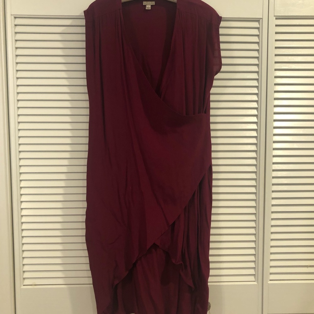 Anthropologie Holding Horses Dress size med burgundy rayon surplice front